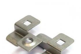 為什么汽車五金沖壓件會(huì)引起撕裂